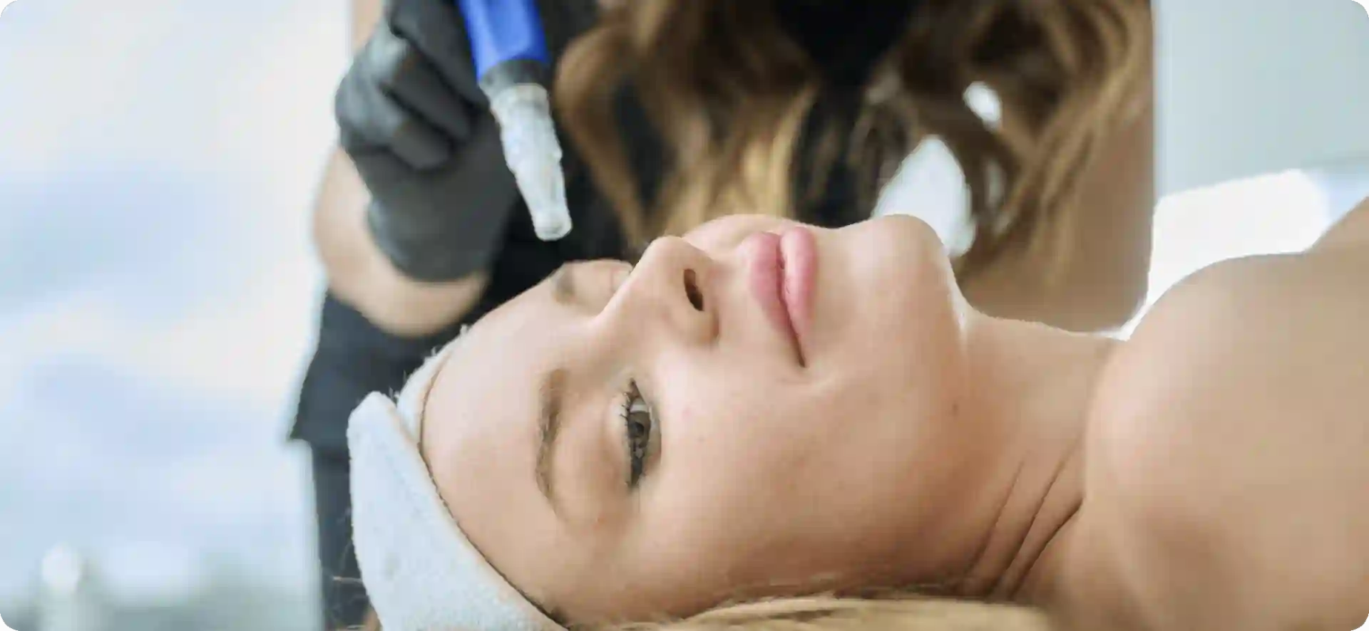 How Do Microneedles Trigger New Collagen and Elastin in Loose Skin Rhyl?